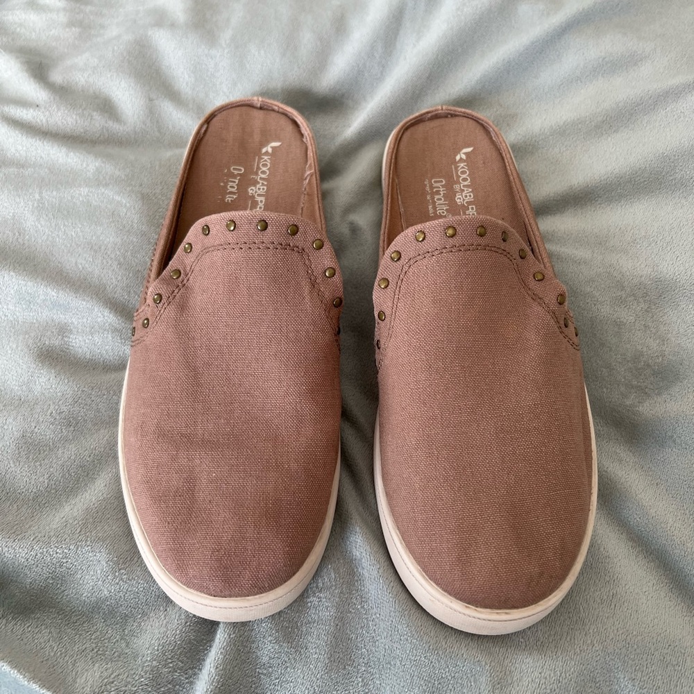 Kookaburra by Ugg women’s Darcee Sneaker